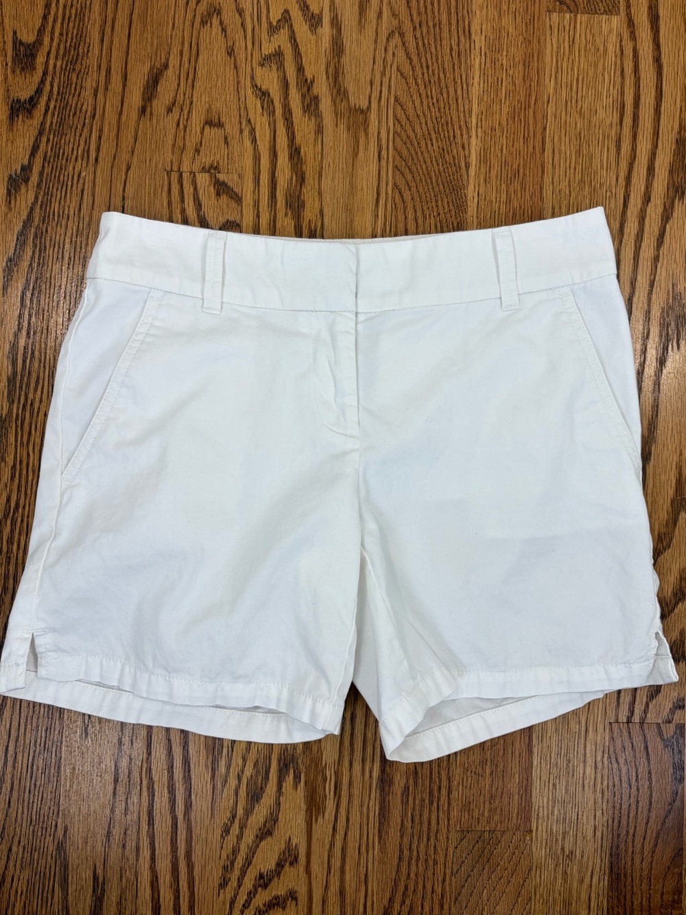LOFT 6" White Casual Cotton Bermuda Shorts (0)